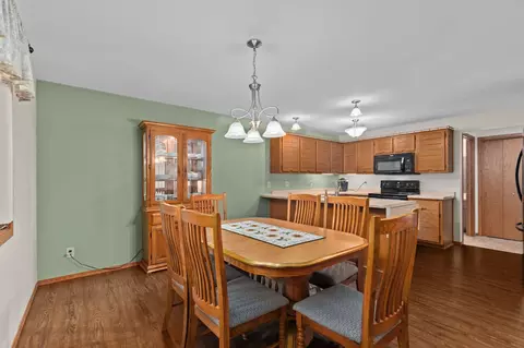 Dining - 901 E Windfield Pl #B, Appleton, WI 54911 photo 1 of 4
