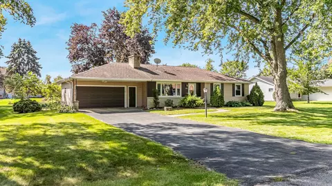 133 Villa Dr, Neenah, WI 54956