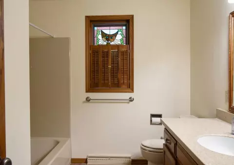 Bath - 3316 S White Birch Ln, Appleton, WI 54915 photo 2 of 3