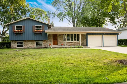 1255 April Ln, Green Bay, WI 54304