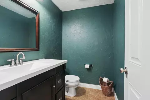 Bath - 4116 N Windover Ct, Appleton, WI 54913 photo 7 of 7