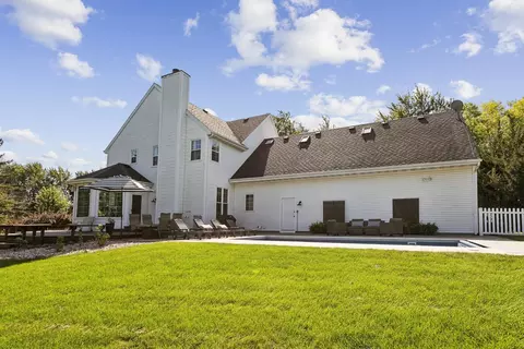 Exterior - 4116 N Windover Ct, Appleton, WI 54913 photo 4 of 11