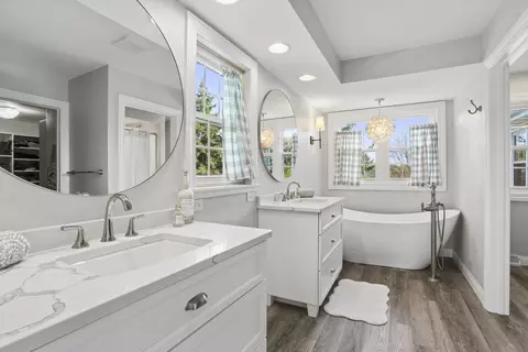 Bath - 4116 N Windover Ct, Appleton, WI 54913 photo 4 of 7