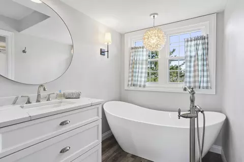 Bath - 4116 N Windover Ct, Appleton, WI 54913 photo 5 of 7