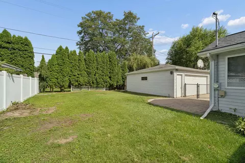 Exterior - 1024 E Lindbergh St, Appleton, WI 54911 photo 4 of 6