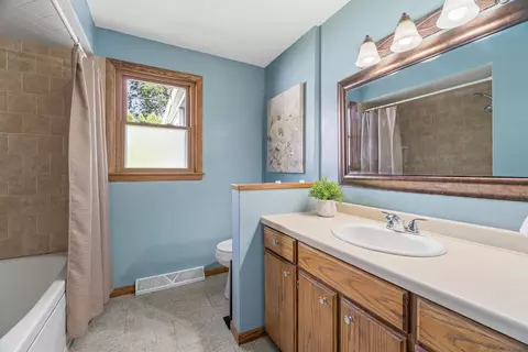 Bath - 1024 E Lindbergh St, Appleton, WI 54911 photo 1 of 2