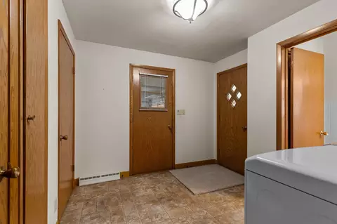 Entry Way - 1229 E Pershing St, Appleton, WI 54911 photo 7 of 7