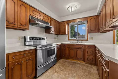 Kitchen - 1229 E Pershing St, Appleton, WI 54911 photo 7 of 12