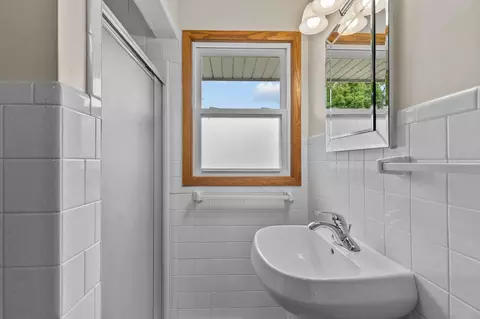 Bath - 1229 E Pershing St, Appleton, WI 54911 photo 7 of 10