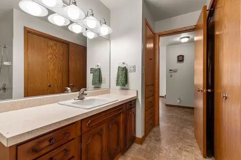 Bath - 1229 E Pershing St, Appleton, WI 54911 photo 4 of 10