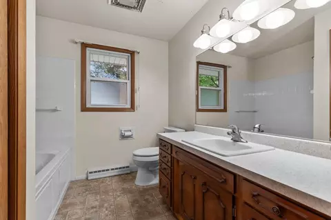 Bath - 1229 E Pershing St, Appleton, WI 54911 photo 1 of 10