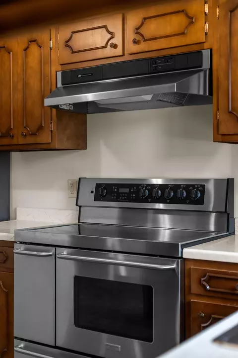 Kitchen - 1229 E Pershing St, Appleton, WI 54911 photo 9 of 12