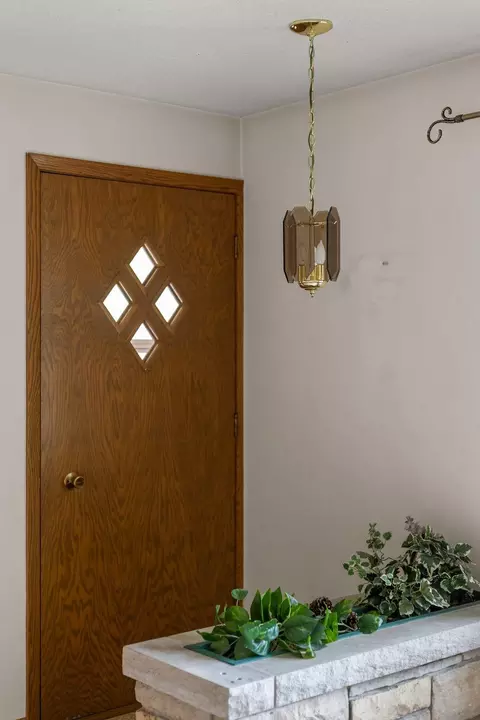 Entry Way - 1229 E Pershing St, Appleton, WI 54911 photo 3 of 7
