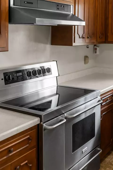 Kitchen - 1229 E Pershing St, Appleton, WI 54911 photo 10 of 12