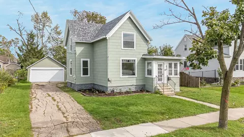 410 Naymut St, Menasha, WI 54952