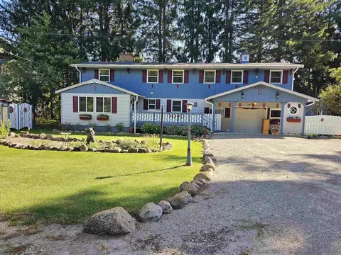 e1221 Mertl Lane, Waupaca, WI 54981