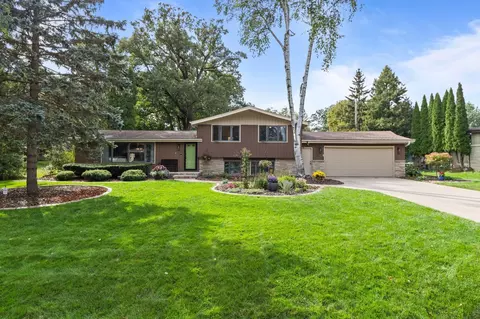 2663 Woodcrest Dr, Neenah, WI 54956