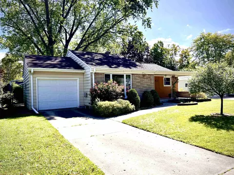827 Colonial Ave, Green Bay, WI 54304