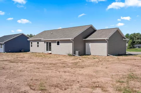 Exterior - 542 Riverview Dr, Berlin, WI 54923 photo 2 of 6