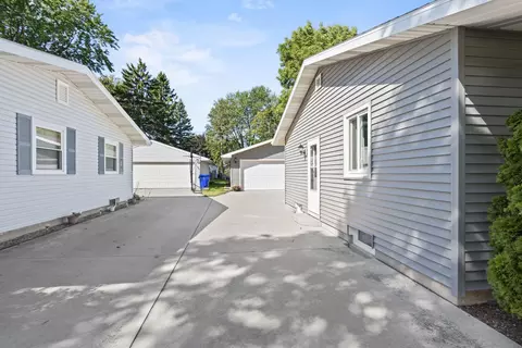 Exterior - 419 S Arlington St, Appleton, WI 54915 photo 5 of 11