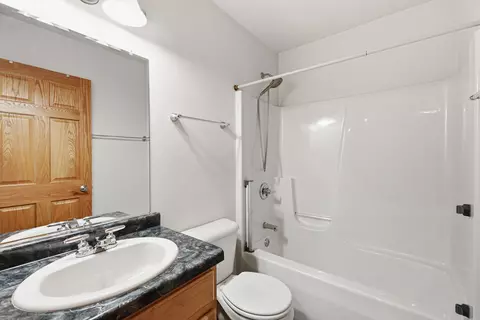 Bath - 4816 N Apple Rd, Appleton, WI 54913 photo 2 of 4