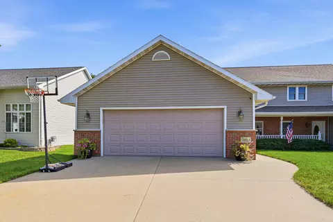 Exterior - 4816 N Apple Rd, Appleton, WI 54913 photo 4 of 8