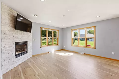 Living - 4816 N Apple Rd, Appleton, WI 54913 photo 2 of 4