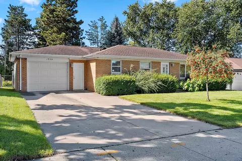 1934 Debra Ln, Green Bay, WI 54302