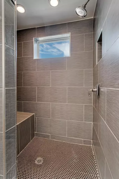 Bath - 1701 S Hillcrest Dr, Appleton, WI 54914 photo 3 of 4