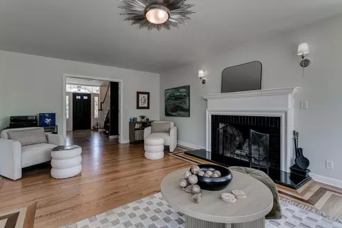 Living - 1701 S Hillcrest Dr, Appleton, WI 54914 photo 2 of 4