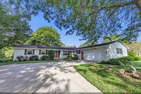 3826 Hidden Valley Ln, Green Bay, WI 54311