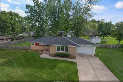 1607 Cormier Rd, Green Bay, WI 54313