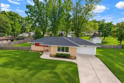 1607 Cormier Rd, Green Bay, WI 54313