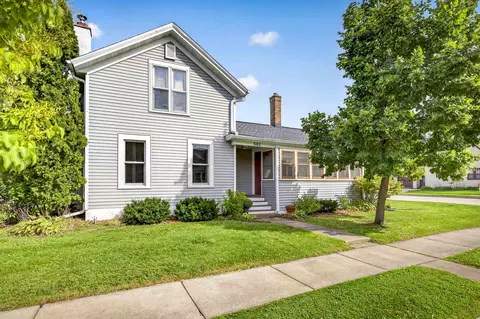582 Oak St, Neenah, WI 54956
