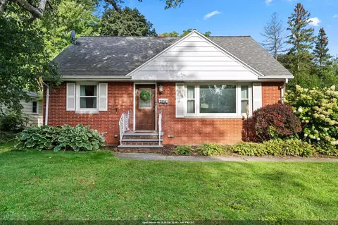 2316 Meadow Ln, Green Bay, WI 54301