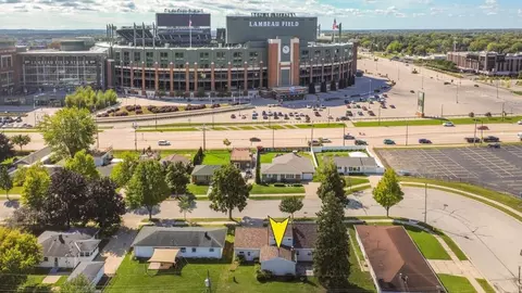 1266 Shadow Ln, Green Bay, WI 54304