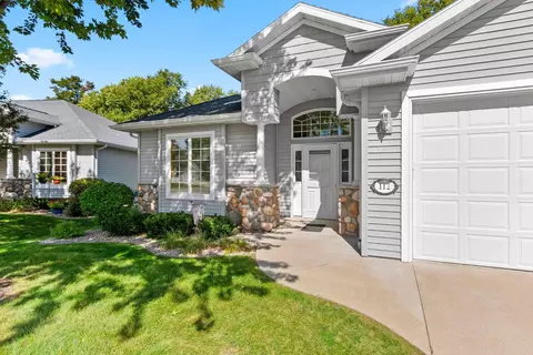 112 Regent Pl, Neenah, WI 54956