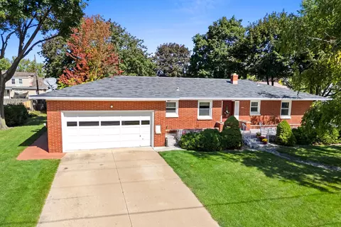 854 E Cecil St, Neenah, WI 54956