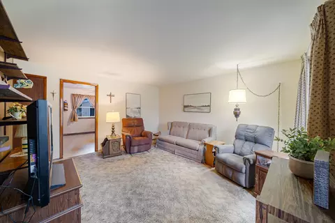 Living - 2124 S Fountain Ave, Appleton, WI 54915 photo 2 of 2
