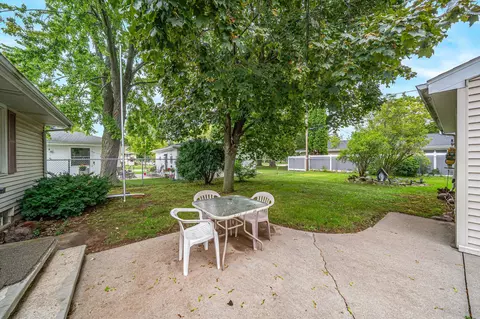 Exterior - 2124 S Fountain Ave, Appleton, WI 54915 photo 2 of 7