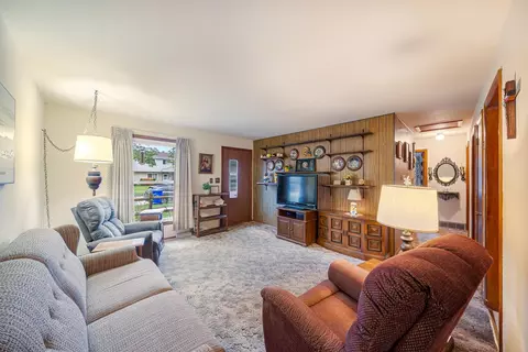 Living - 2124 S Fountain Ave, Appleton, WI 54915 photo 1 of 2