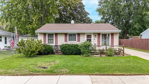 Exterior - 2124 S Fountain Ave, Appleton, WI 54915 photo 6 of 7