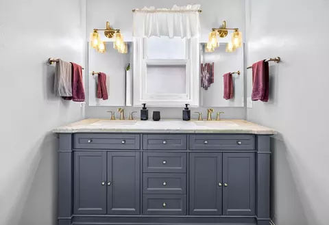 Bath - 3412 N Mariah Ln, Appleton, WI 54911 photo 6 of 6
