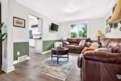 Living - 3412 N Mariah Ln, Appleton, WI 54911 photo 2 of 5