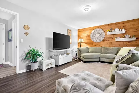 Living - 3412 N Mariah Ln, Appleton, WI 54911 photo 4 of 5