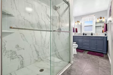 Bath - 3412 N Mariah Ln, Appleton, WI 54911 photo 4 of 6