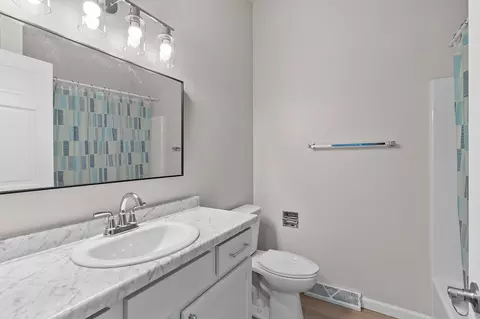 Bath - 3529 N Chappell Dr, Appleton, WI 54914 photo 2 of 3