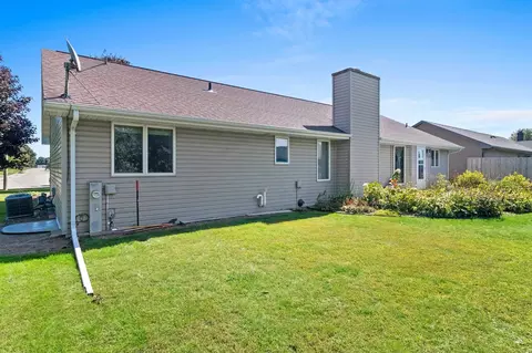 Exterior - 3529 N Chappell Dr, Appleton, WI 54914 photo 5 of 7