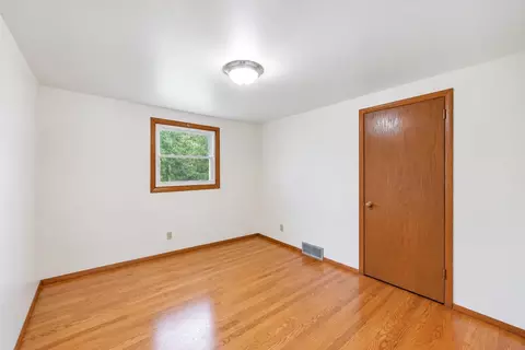 Bedroom - 127 W Capitol Dr, Appleton, WI 54911 photo 2 of 5