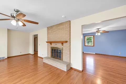 Living - 127 W Capitol Dr, Appleton, WI 54911 photo 3 of 4